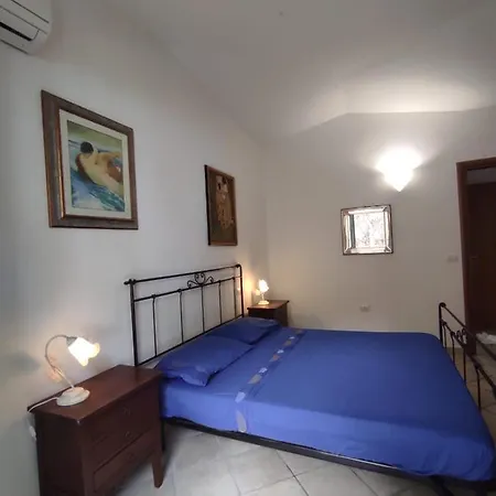 Holiday home Casa A Un Minuto A Piedi Dal Mare *